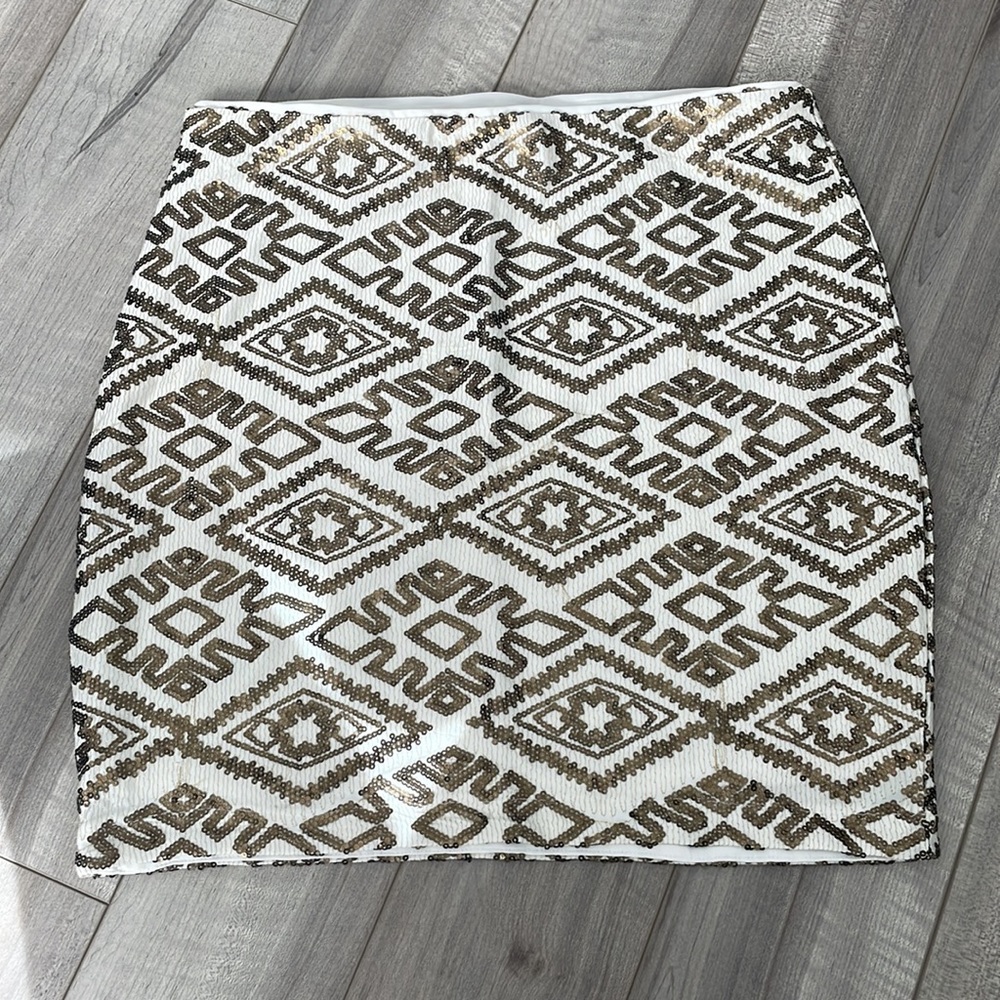 Dynamite white & gold skirt